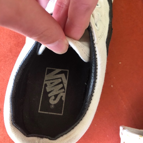 White and black vans 🐰 - Picture 5 of 8